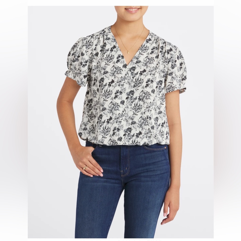 NWT Monday Fun Armani Puff Sleeve Blouse Size M